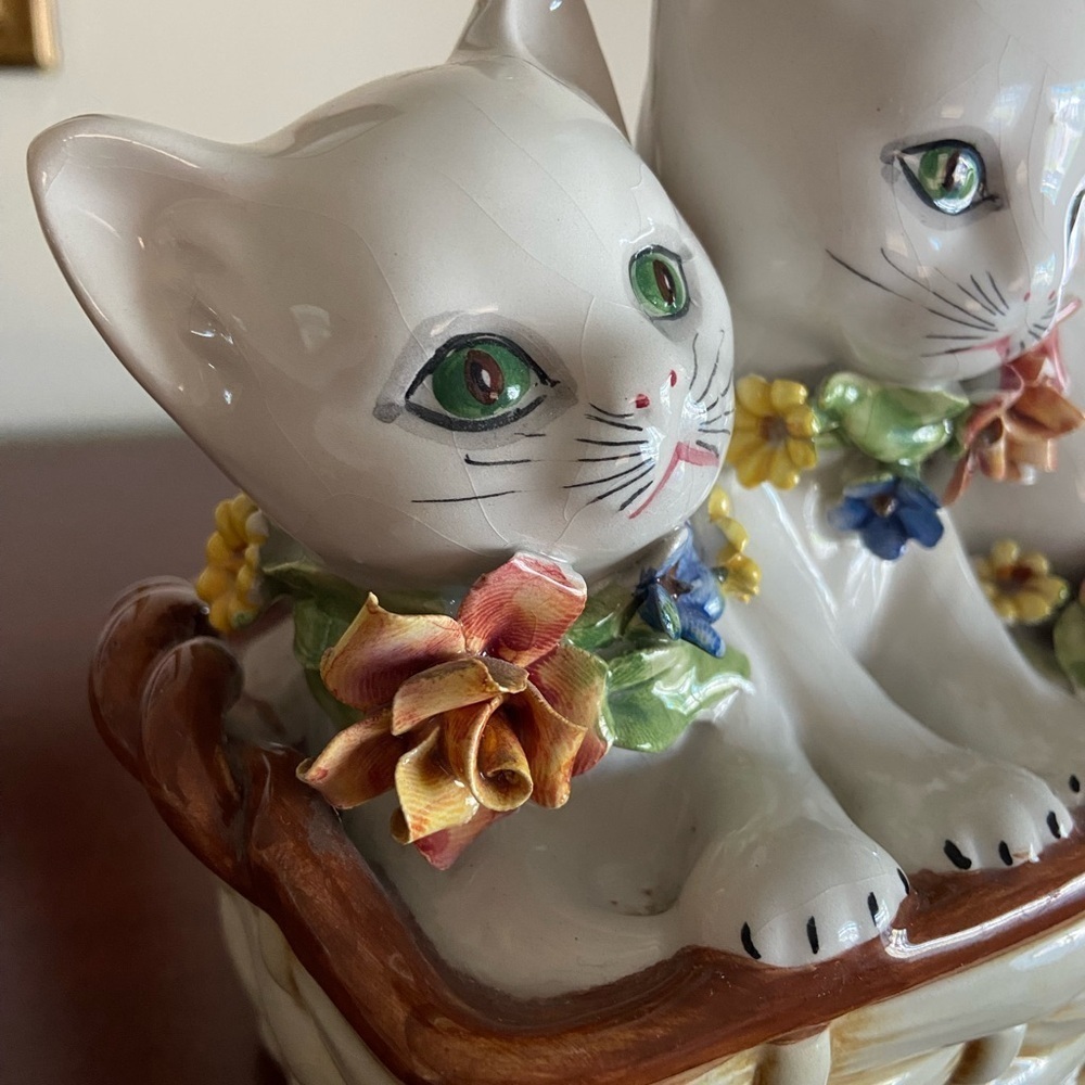 Vintage White Kittens Cats in Basket w/ Flower Collars Money Bank Made in Italy - Picture 4 of 13